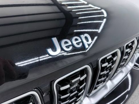 Used 2022 Jeep Grand Cherokee Summit w/ Luxury Tech Group V AWD/4WD image 12