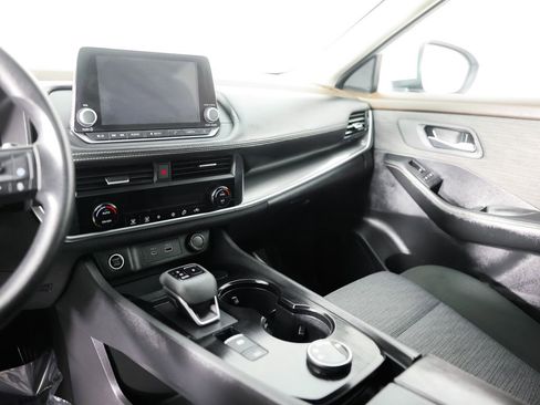 Used 2023 Nissan Rogue SV image 31