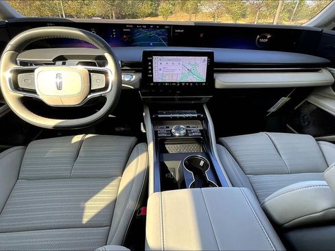 New 2025 Lincoln Nautilus Reserve image 5