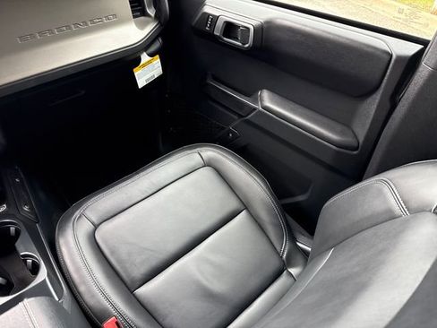 New 2025 Ford Bronco Outer Banks AWD/4WD image 16