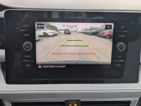 Used 2025 Volkswagen Taos SE w/ Panoramic Sunroof Package image 29