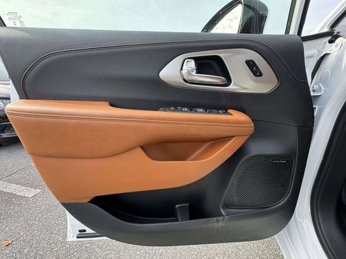 New 2026 Chrysler Pacifica Pinnacle w/ Trailer Tow Group image 26