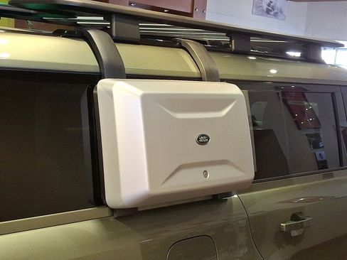 Used 2024 Land Rover Defender 130 S image 17