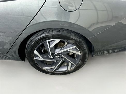 Used 2025 Hyundai Elantra Limited FWD image 11