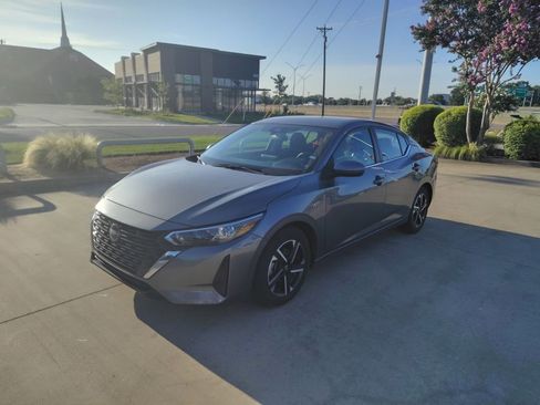 Used 2024 Nissan Sentra SV FWD image 1
