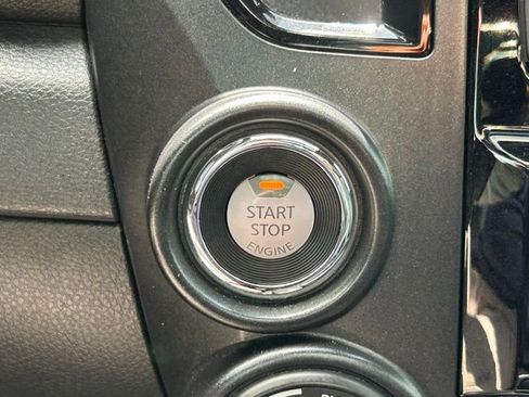 Used 2024 Nissan Titan PRO-4X w/ Pro-4x Convenience Package image 25