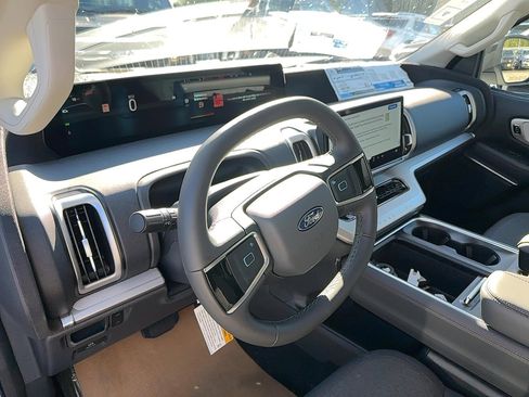 New 2025 Ford Expedition Active image 17