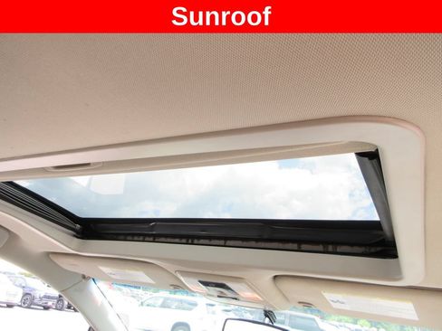 Used 2016 Toyota Sienna XLE Premium FWD image 17