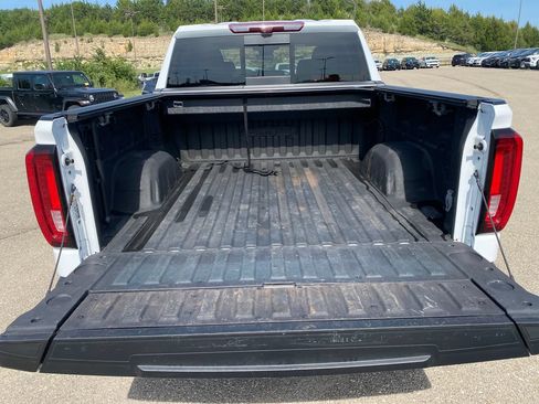 Used 2024 GMC Sierra 1500 AT4 w/ Technology Package AWD/4WD image 23