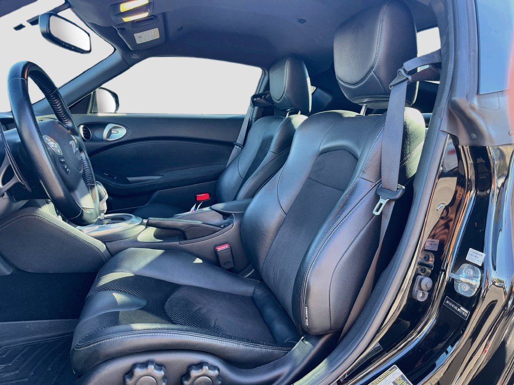 Used 2020 Nissan 370Z Touring Sport RWD image 22