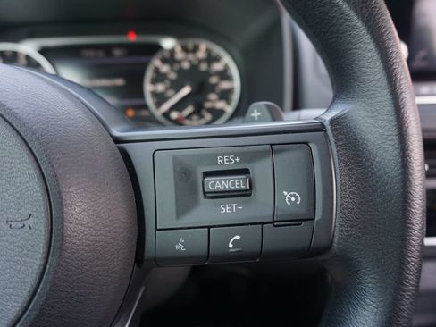 Used 2023 Nissan Rogue S FWD image 9