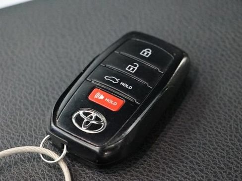 Used 2025 Toyota Camry SE FWD image 34