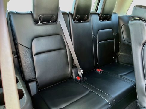 Used 2024 Nissan Pathfinder SL FWD image 33
