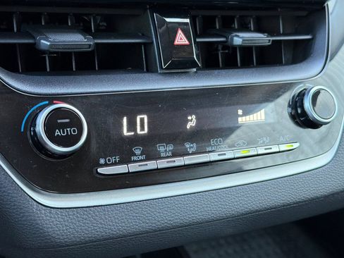 Used 2022 Toyota Corolla LE FWD image 18