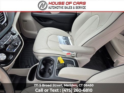 Used 2018 Chrysler Pacifica Limited w/ Advanced Safetytec Group FWD image 36