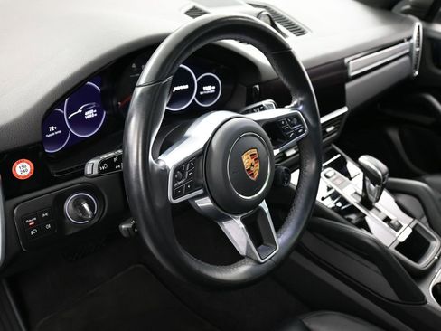 Certified 2023 Porsche Cayenne Platinum Edition image 17