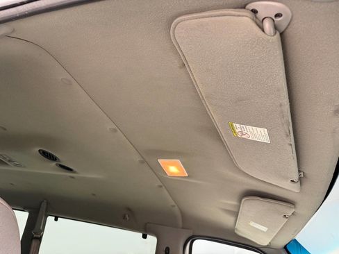 Used 2001 Ford E-350 and Econoline 350 XLT image 32