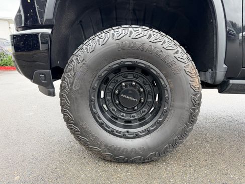 Used 2024 Chevrolet Silverado 2500 ZR2 w/ Technology Package image 7