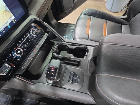 Used 2023 GMC Sierra 1500 AT4 w/ Technology Package AWD/4WD image 23