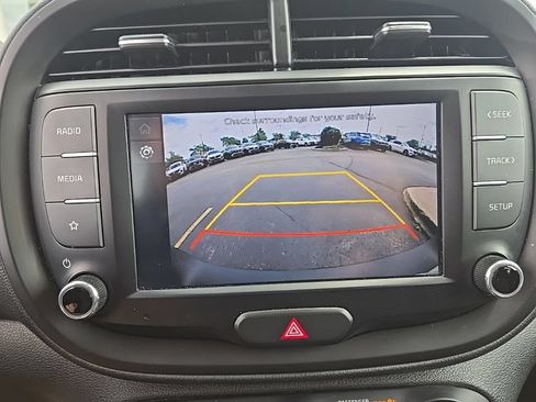 Used 2022 Kia Soul LX w/ Technology Package FWD image 11