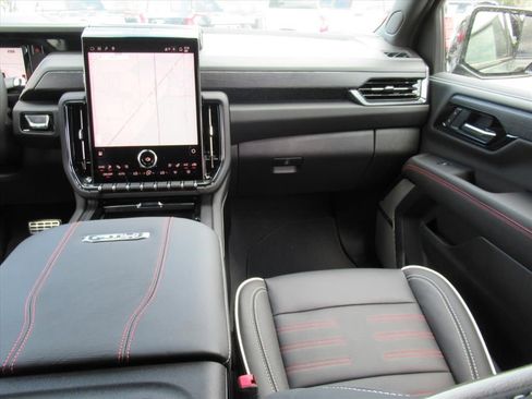 New 2026 GMC Yukon AT4 Ultimate AWD/4WD image 14