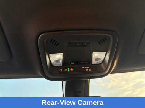 Used 2023 Chevrolet Traverse LT image 16