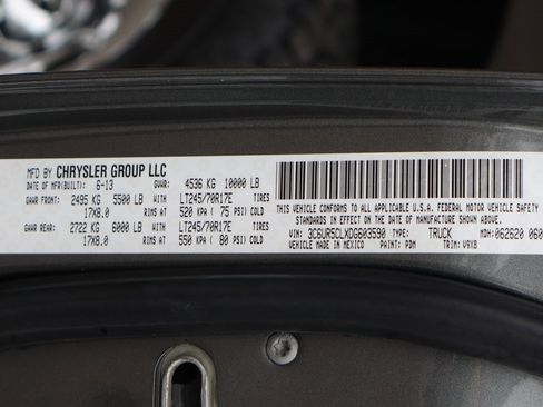 Used 2013 RAM 2500 Tradesman w/ Chrome Appearance Group image 46