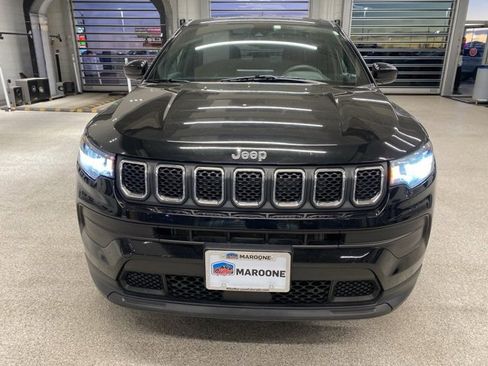 Used 2023 Jeep Compass Sport image 2