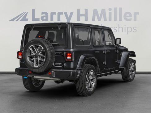Used 2024 Jeep Wrangler Sahara w/ Technology Group image 2
