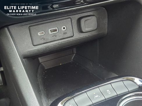 Used 2023 Buick Encore GX Essence w/ Experience Buick Package FWD image 17
