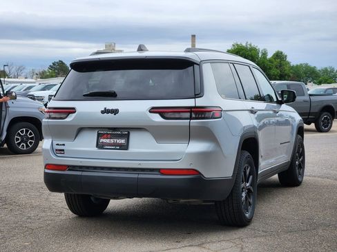 Used 2024 Jeep Grand Cherokee L Laredo AWD/4WD image 3