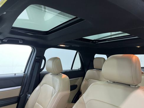 Used 2016 Ford Explorer XLT w/ Equipment Group 202A image 12