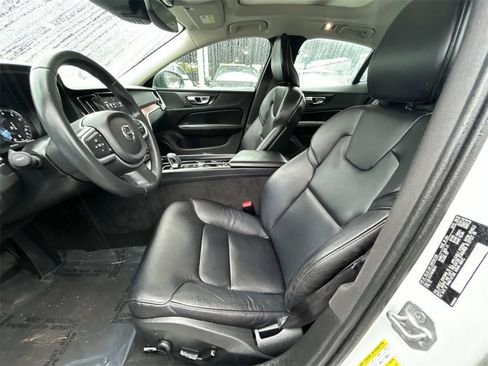 Used 2022 Volvo S60 B5 Inscription image 17