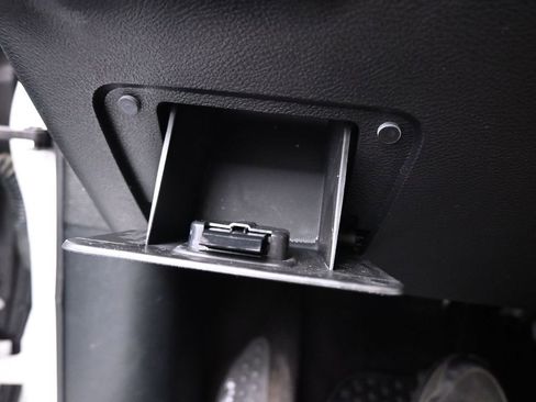 Used 2017 Jeep Cherokee Sport w/ Cold Weather Group AWD/4WD image 25