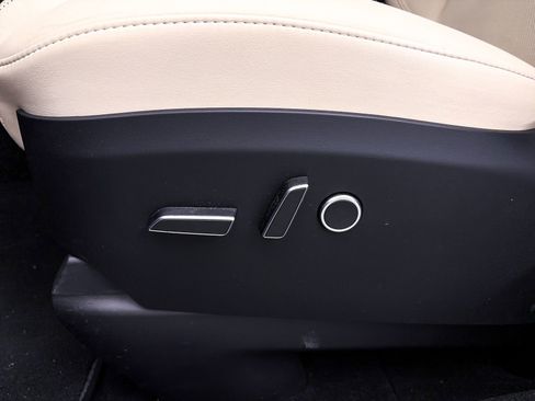 Used 2023 Tesla Model X image 18