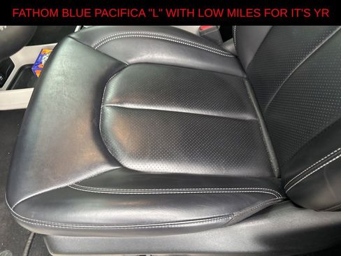 Used 2023 Chrysler Pacifica Touring-L FWD image 10