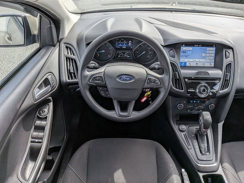 Used 2017 Ford Focus SEL FWD image 35
