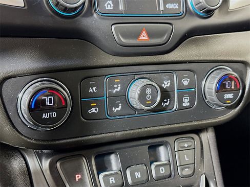 Used 2021 GMC Terrain SLT w/ Elevation Edition image 13