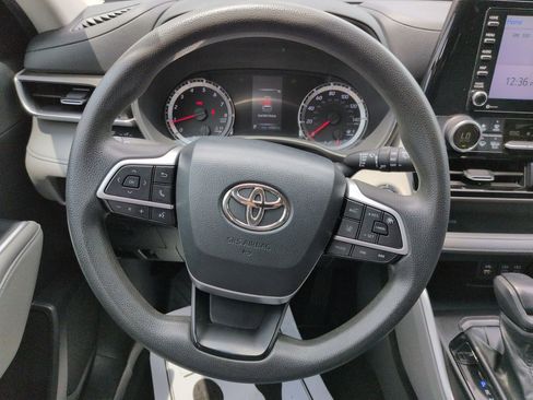 Used 2022 Toyota Highlander L AWD/4WD image 14