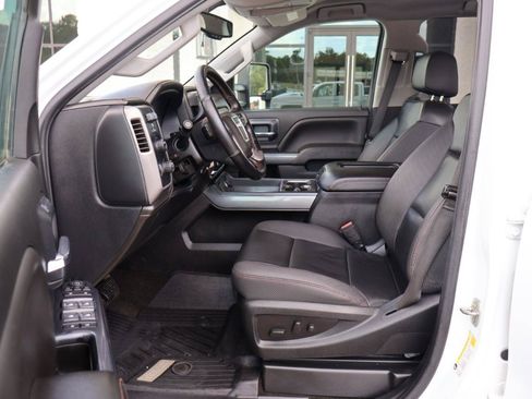 Used 2018 GMC Sierra 2500 SLT w/ Duramax Plus Package AWD/4WD image 9