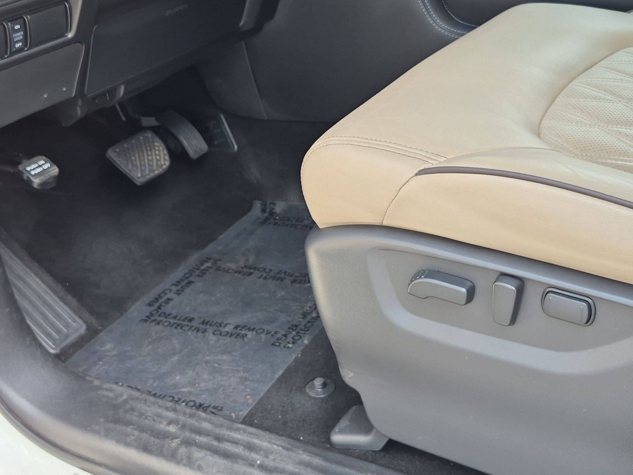 Used 2024 Nissan Armada Platinum w/ Captain's Chairs Package RWD image 17