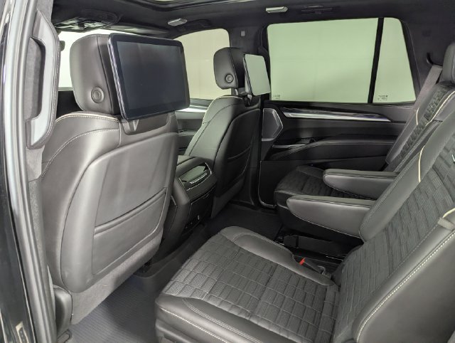 Used 2026 Cadillac Escalade V w/ LPO, ONYX Package AWD/4WD image 18