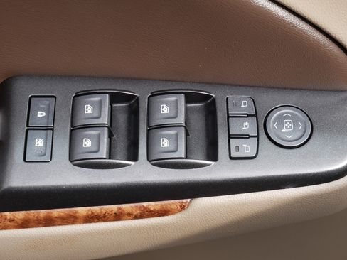 Used 2017 Chevrolet Suburban Premier AWD/4WD image 10