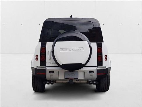 New 2024 Land Rover Defender 110 SE image 8