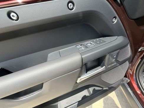 New 2026 Land Rover Defender 90 X-Dynamic SE AWD/4WD image 11