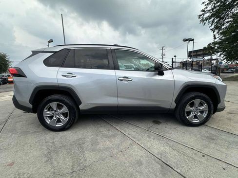 Used 2022 Toyota RAV4 LE AWD/4WD image 4
