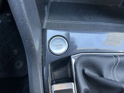 Certified 2024 Volkswagen Tiguan SE image 17