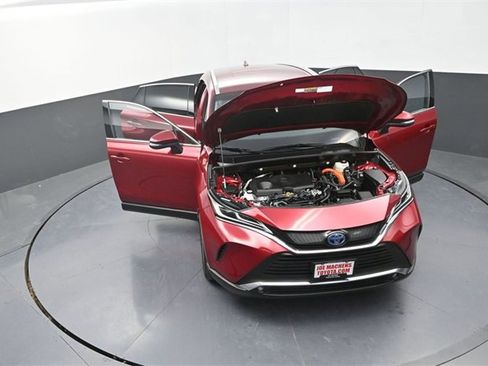 Used 2024 Toyota Venza XLE image 36