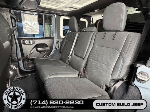 Used 2024 Jeep Wrangler Unlimited Rubicon 4xe w/ Capability Package AWD/4WD image 16