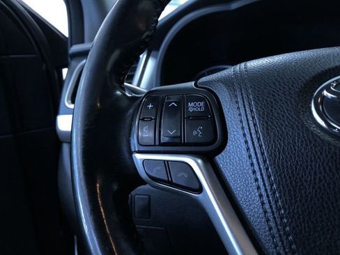 Used 2017 Toyota Highlander Plus AWD/4WD image 26